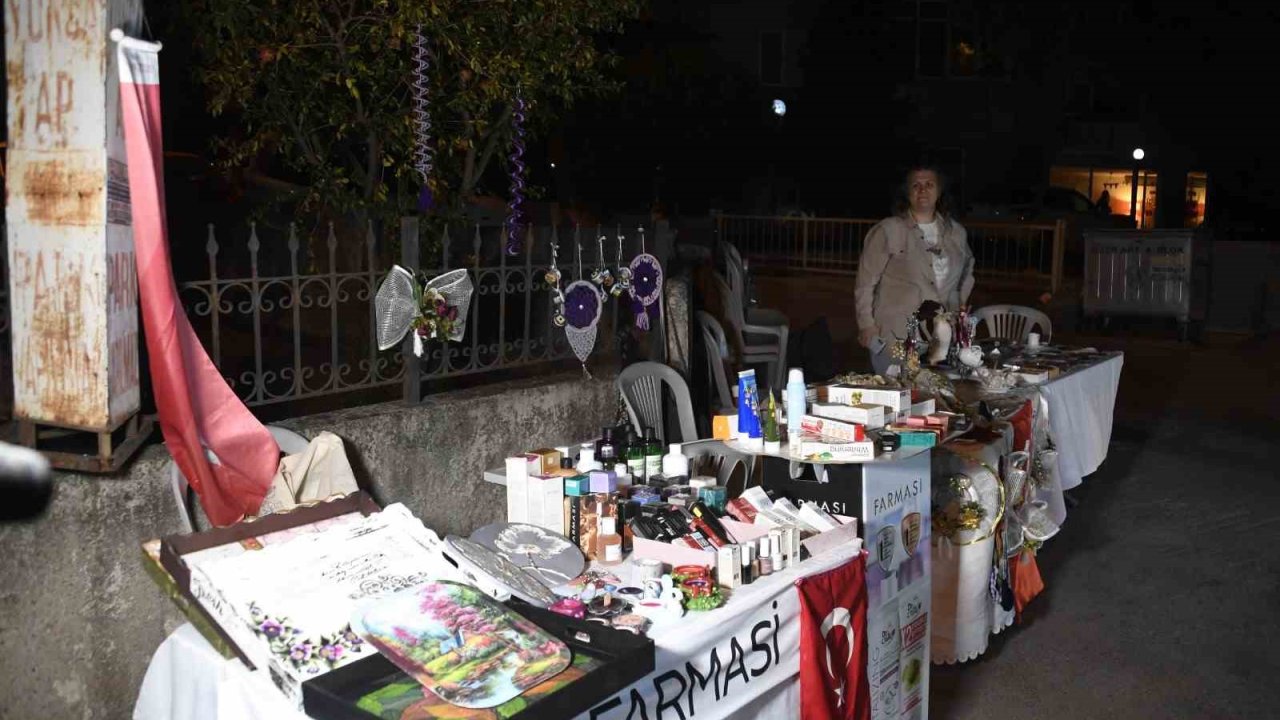 Bu sokakta eğlence ve alışveriş bir arada