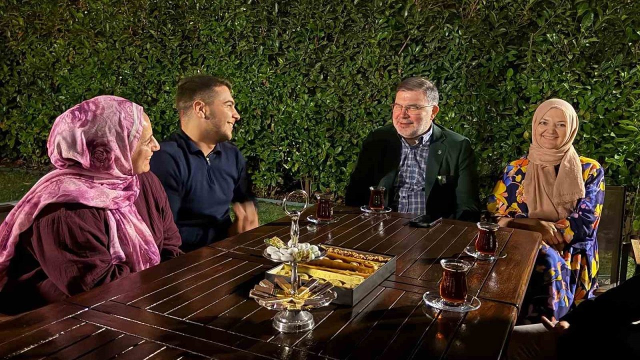 Başkan Saygılı, üniversite öğrencilerini evinde misafir etti