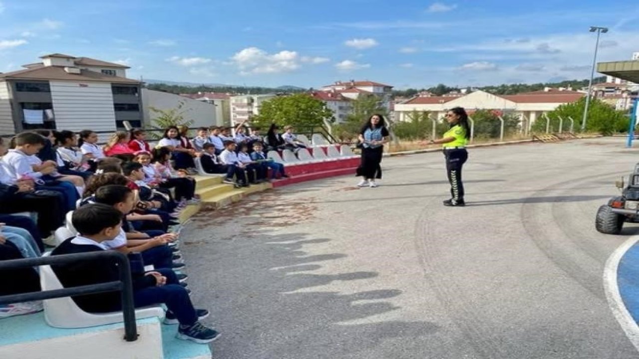 Bilecik’te miniklere trafikte bilinç eğitimi