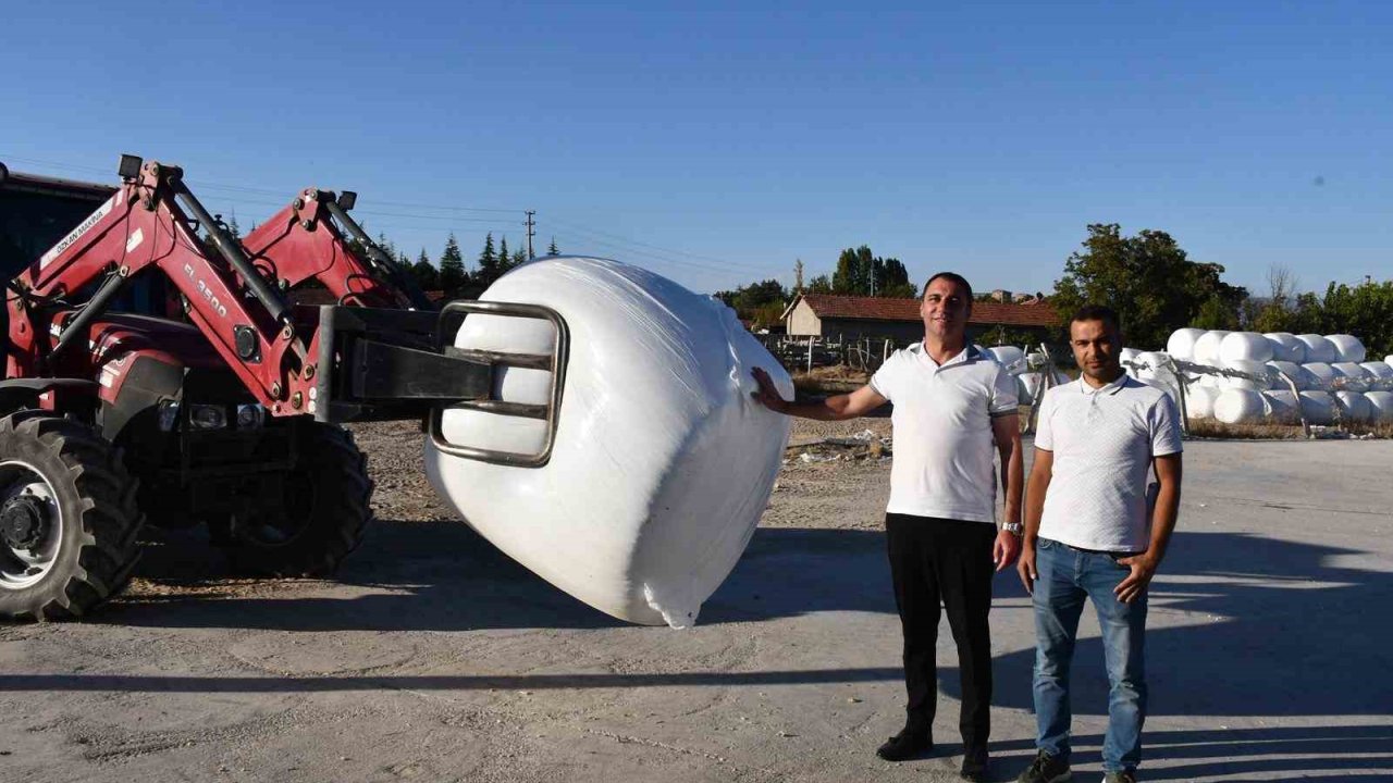 Beylikova’da mısır silajı ve pancar küspesi paketleme sezonu başladı