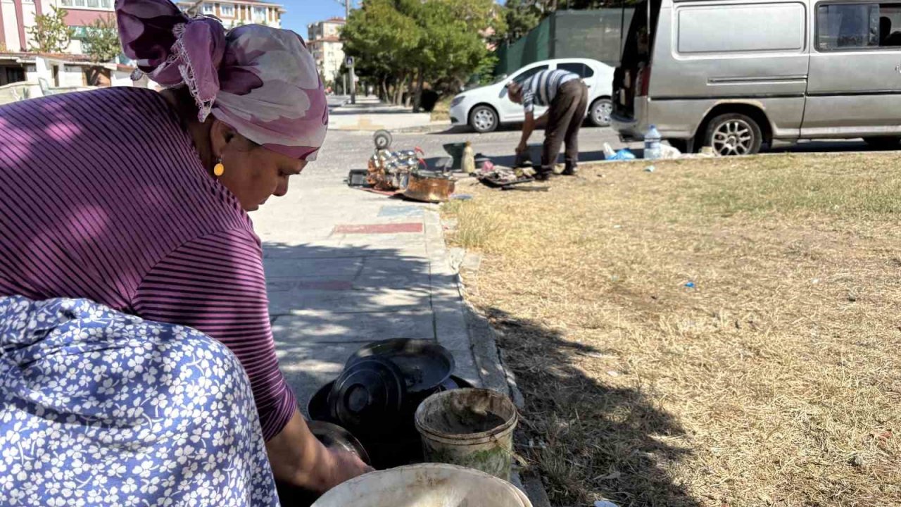 Trakya’da 30 yıldır mahalle mahalle dolaşarak kalaycılık yapıyorlar