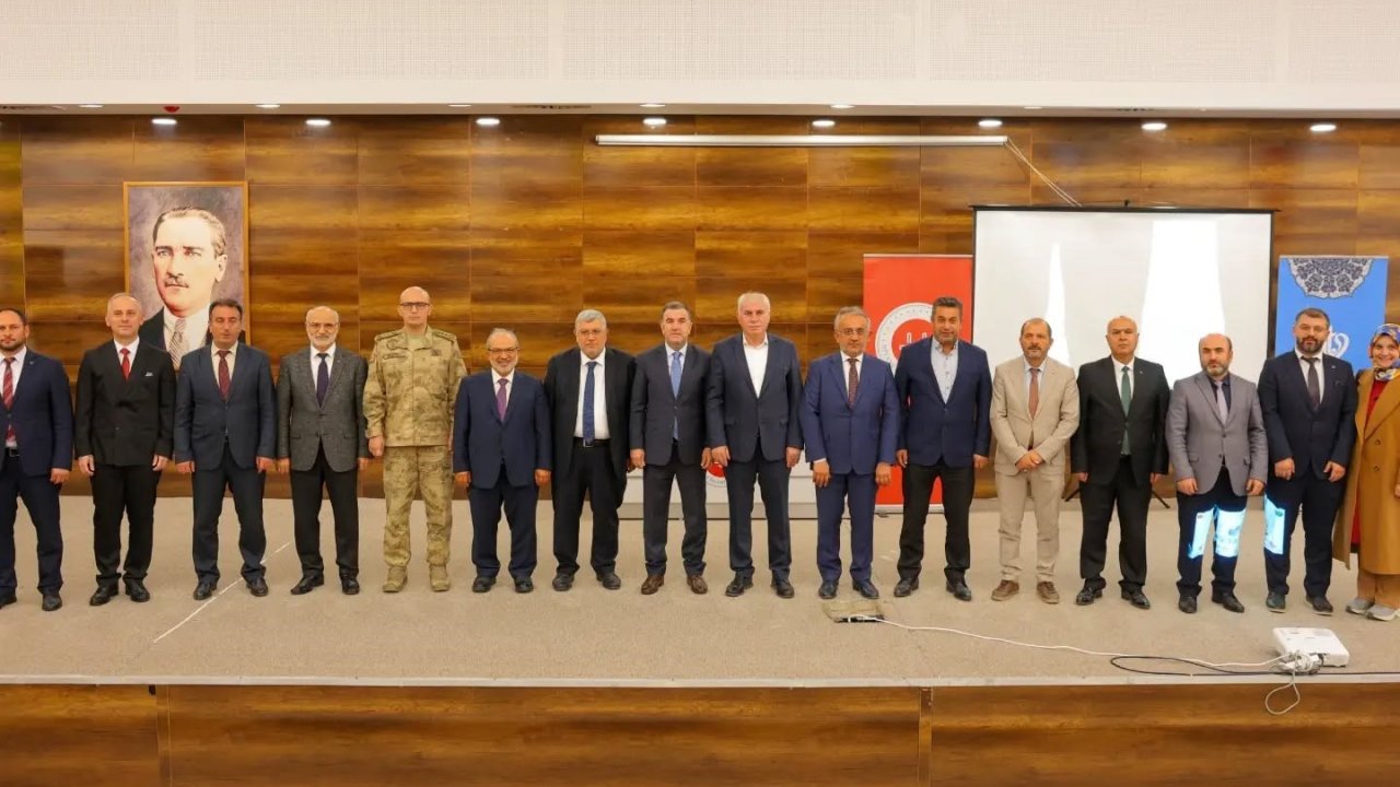 Bayburt’ta "Peygamberimiz ve Aile Ahlakı" konulu panel düzenlendi