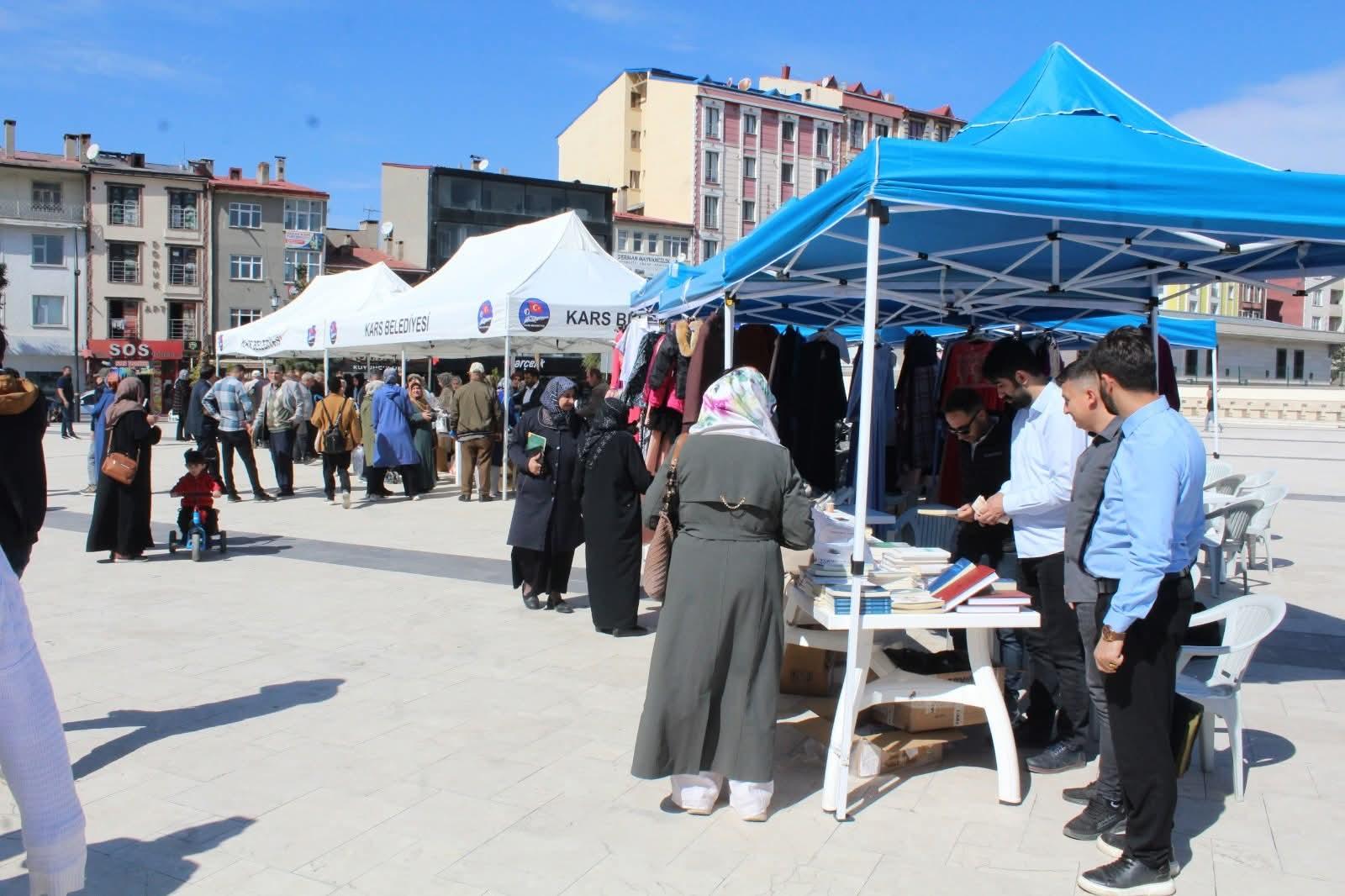 Kars'ta Kur'an kursları yararına “Hayır Çarşısı” kuruldu