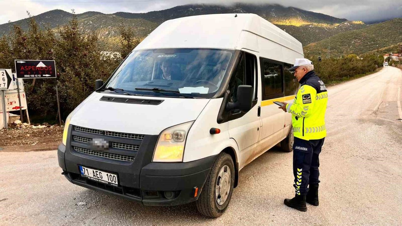 Eğirdir’de kurallara uymayan 2 işçi servisine cezai işlem uygulandı