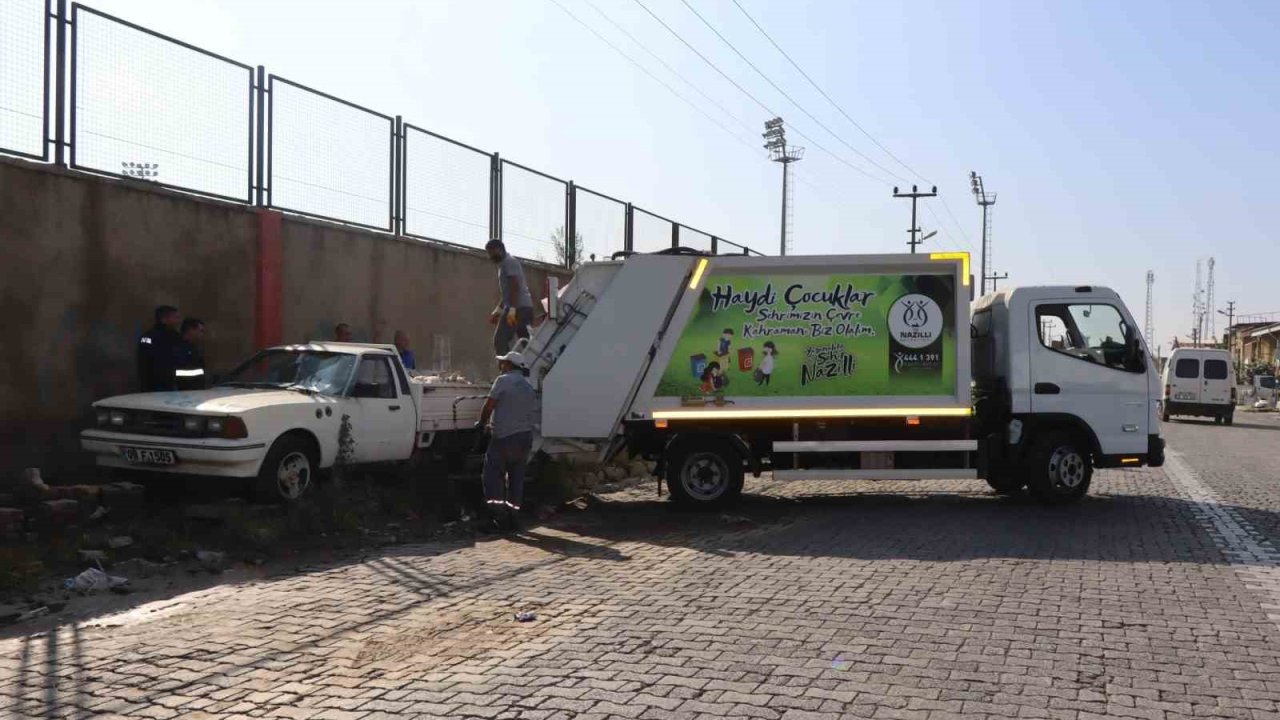 Nazilli’de atıl araçlar toplatılıyor