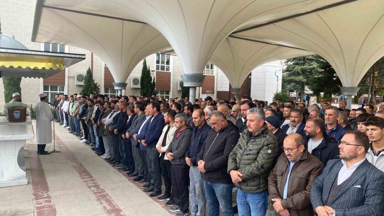 Tankere çarpan otomobilde hayatını kaybeden şahıs son yolcuğuna uğurlandı