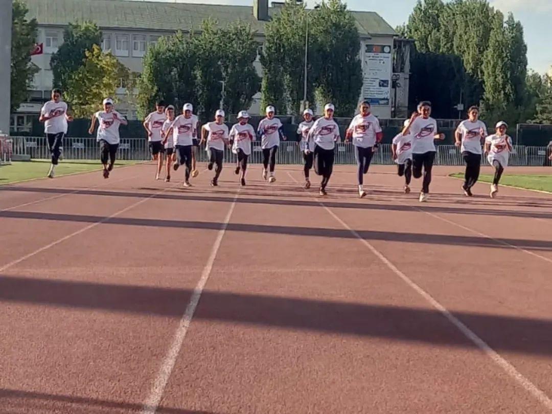 Kars'ta 100 metre atletizm yarışı gerçekleştirildi.