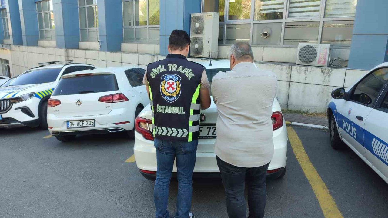 Avcılar’da bir sürücü İETT otobüsünün önünü kesti: O anlar kamerada