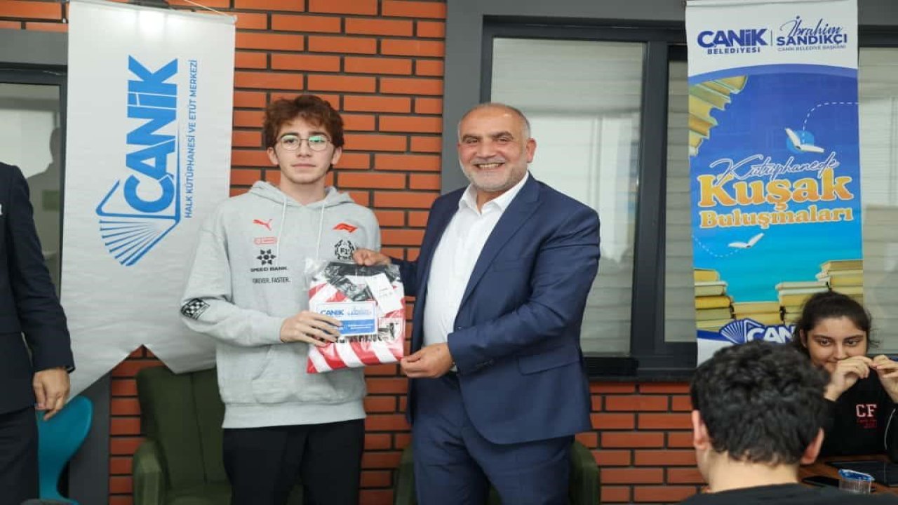 Başkan Sandıkçı: "Eğitim yolculuğunda gençlerimizin yanındayız"