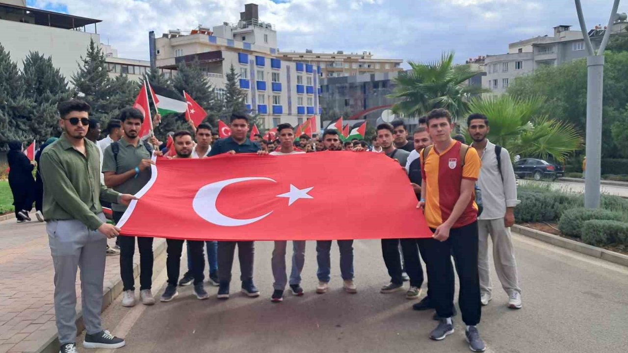 Kilis’te üniversite öğrencilerinden Filistin’e destek yürüyüşü