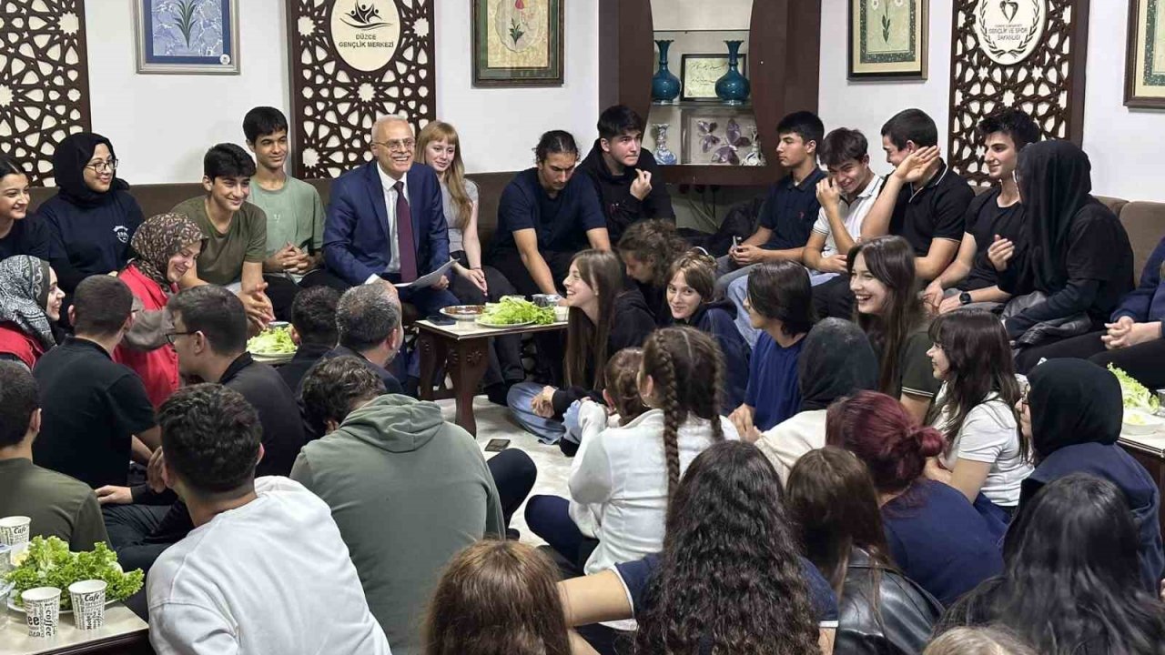 Gençlik temsilcileriyle bir araya geldi