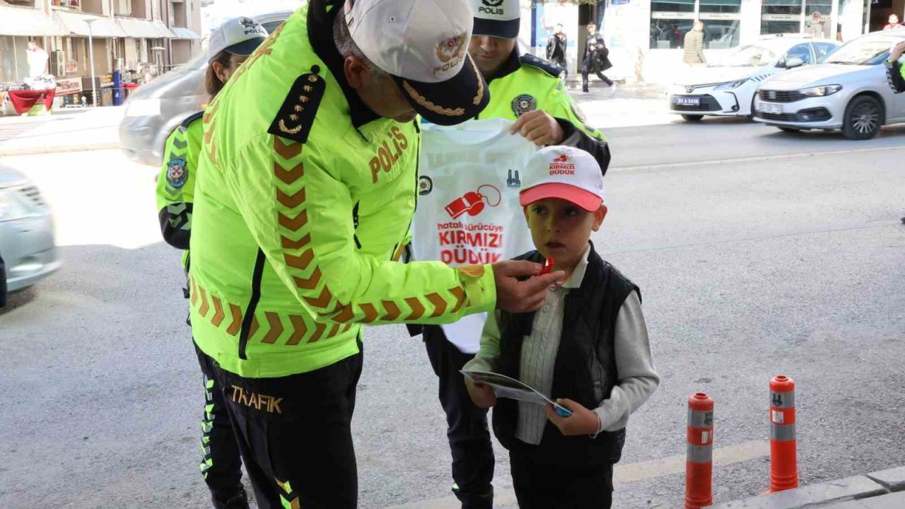 Erzurum’da polisten "Önce Yaya" farkındalığı uygulaması