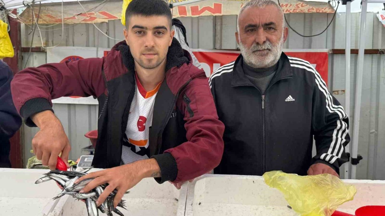 Zonguldak’ta hamsinin fiyatı 100 liraya düştü