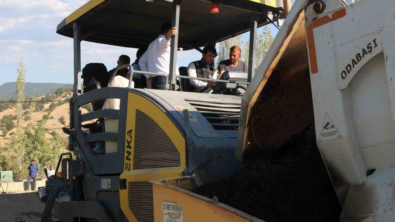 Gediz’in Arıca köyünde yıllardır beklenen yol tamamlandı