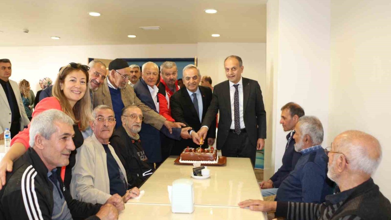 İl Sağlık Müdürü Gecekuşu, huzurevi sakinleriyle bir araya geldi