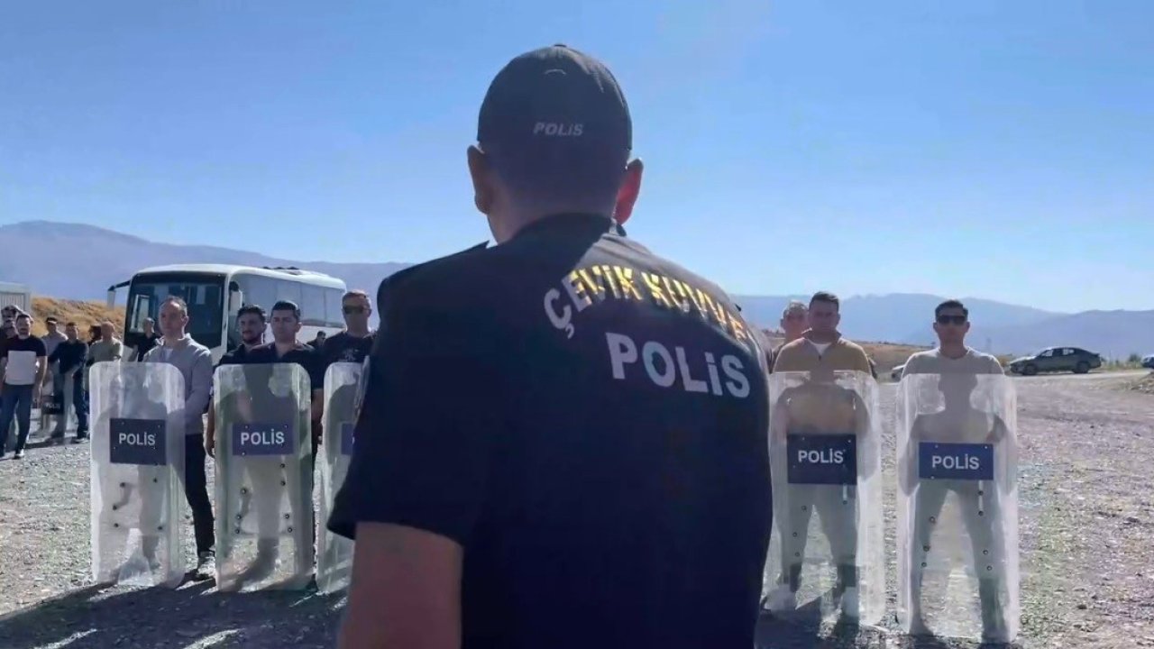 Erzincan çevik kuvvet polisinden nefes kesen tatbikat