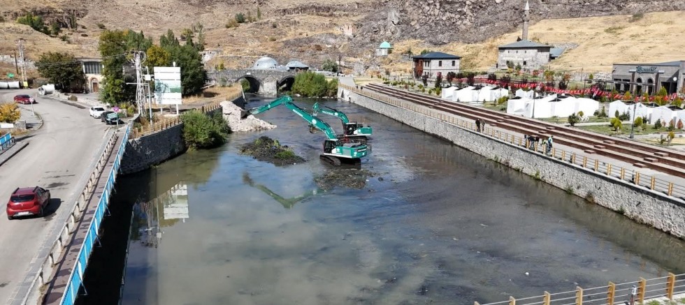 DSİ Müdürlüğü, Kars Çayı’nda Temizliğe Başladı!