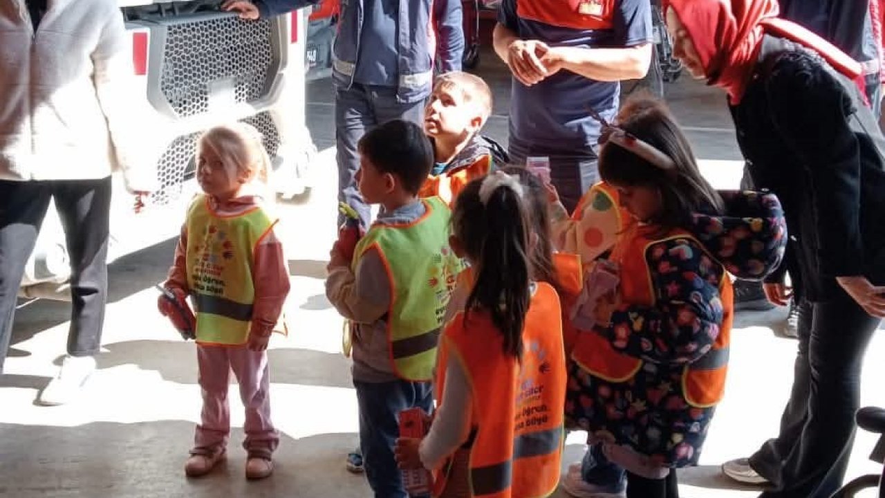 Minik Eller’den İtfaiye Haftası’da anlamlı ziyaret