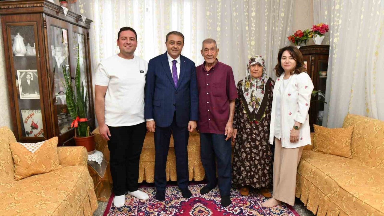 Şanlıurfa Valisi Hasan Şıldak eşi ile birlikte yaşlı bireylerle buluştu