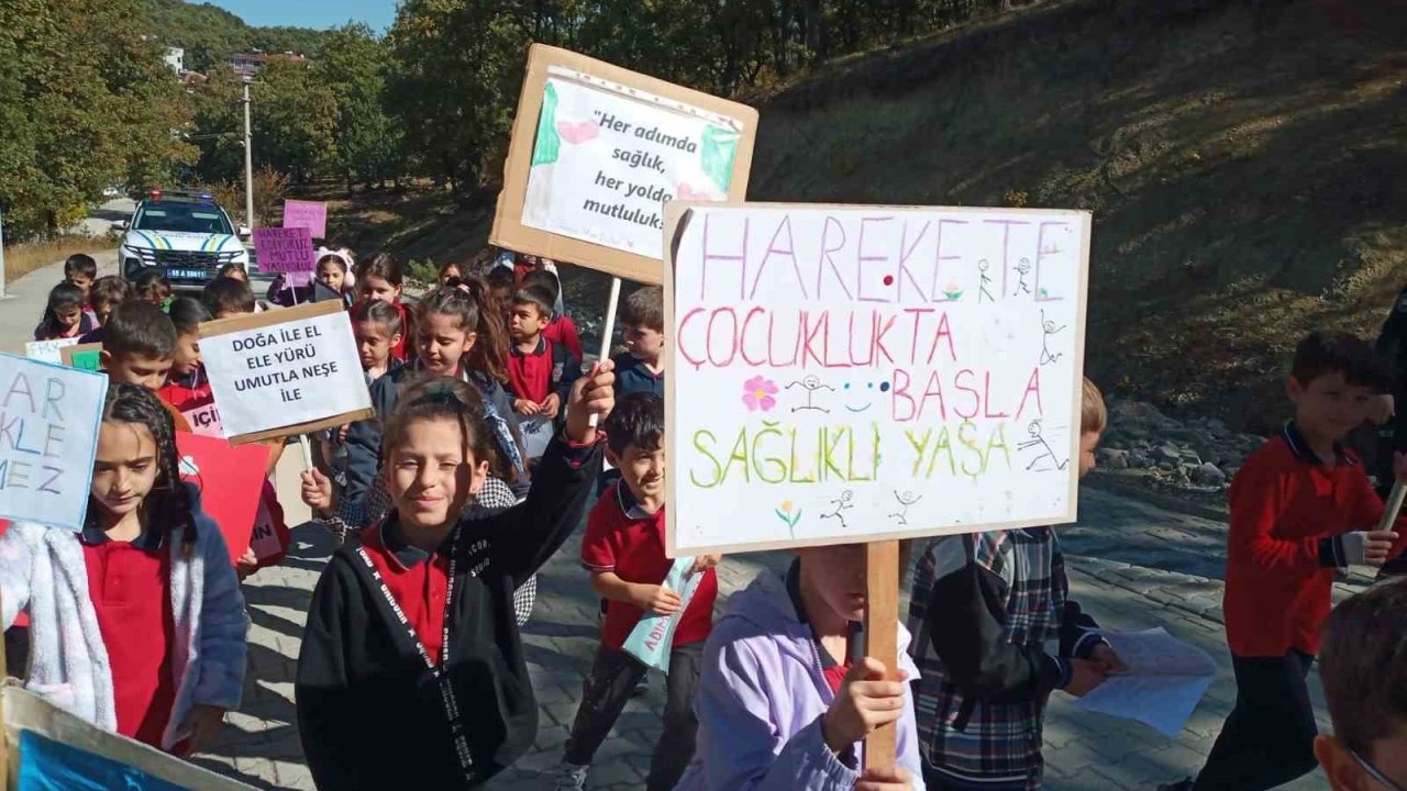 Öğrencilerden sağlıklı yaşam için farkındalık yürüyüşü