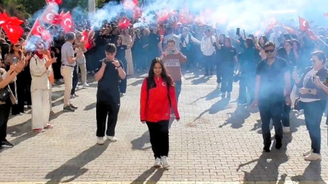 Dünya şampiyonu Ayşegül’e yuvasında coşkulu karşılama