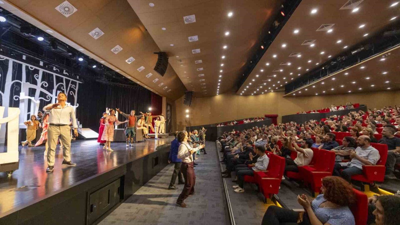 Mersin Şehir Tiyatrosu 25. sezonunu ‘Bahar Noktası’yla başlattı