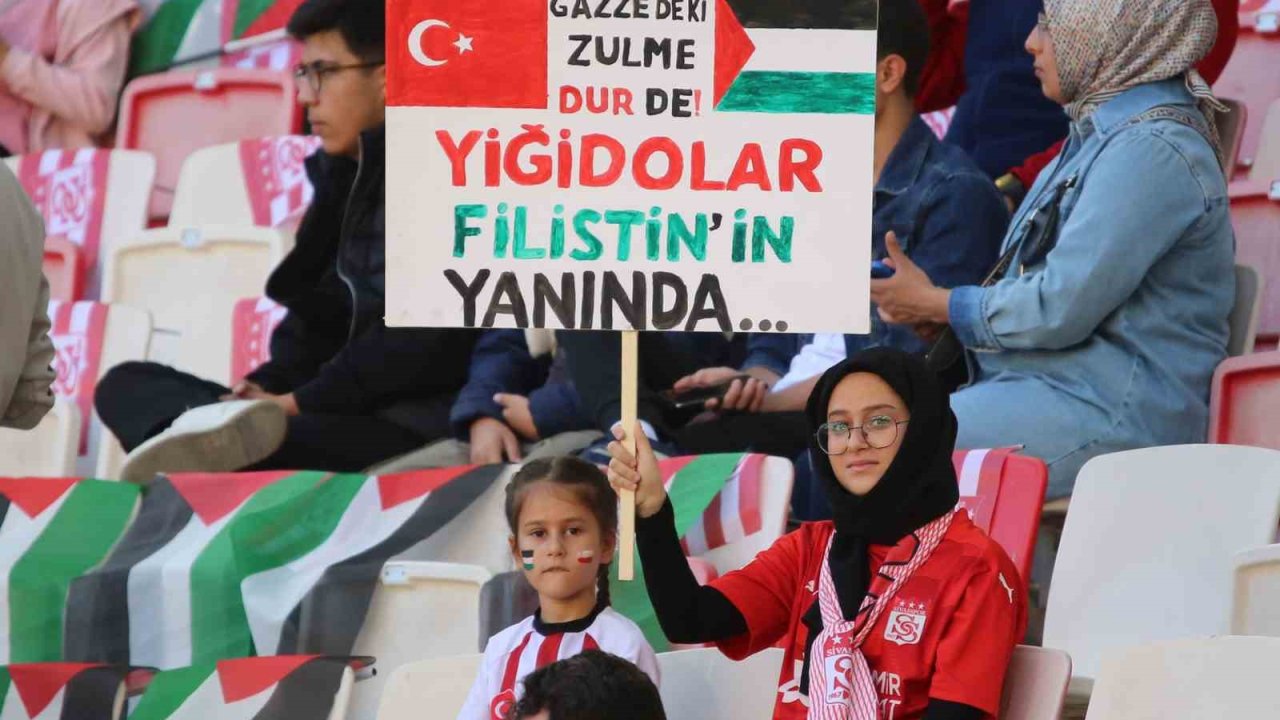 Sivas Stadyumu Gazze için doldu