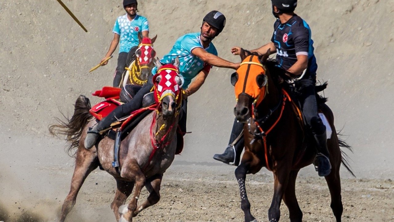 Atlı cirit ön eleme müsabakaları Erzincan’da yapıldı