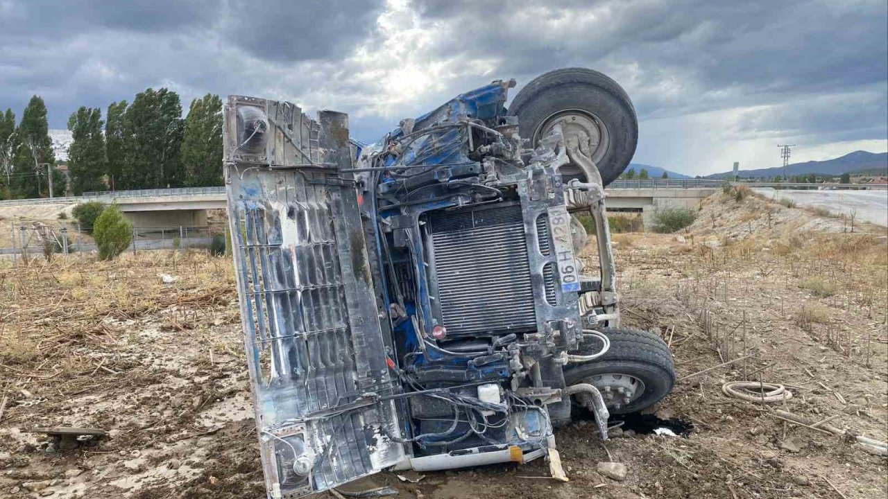 Bilecik’te devrilen tanker sürücüsü yaralandı