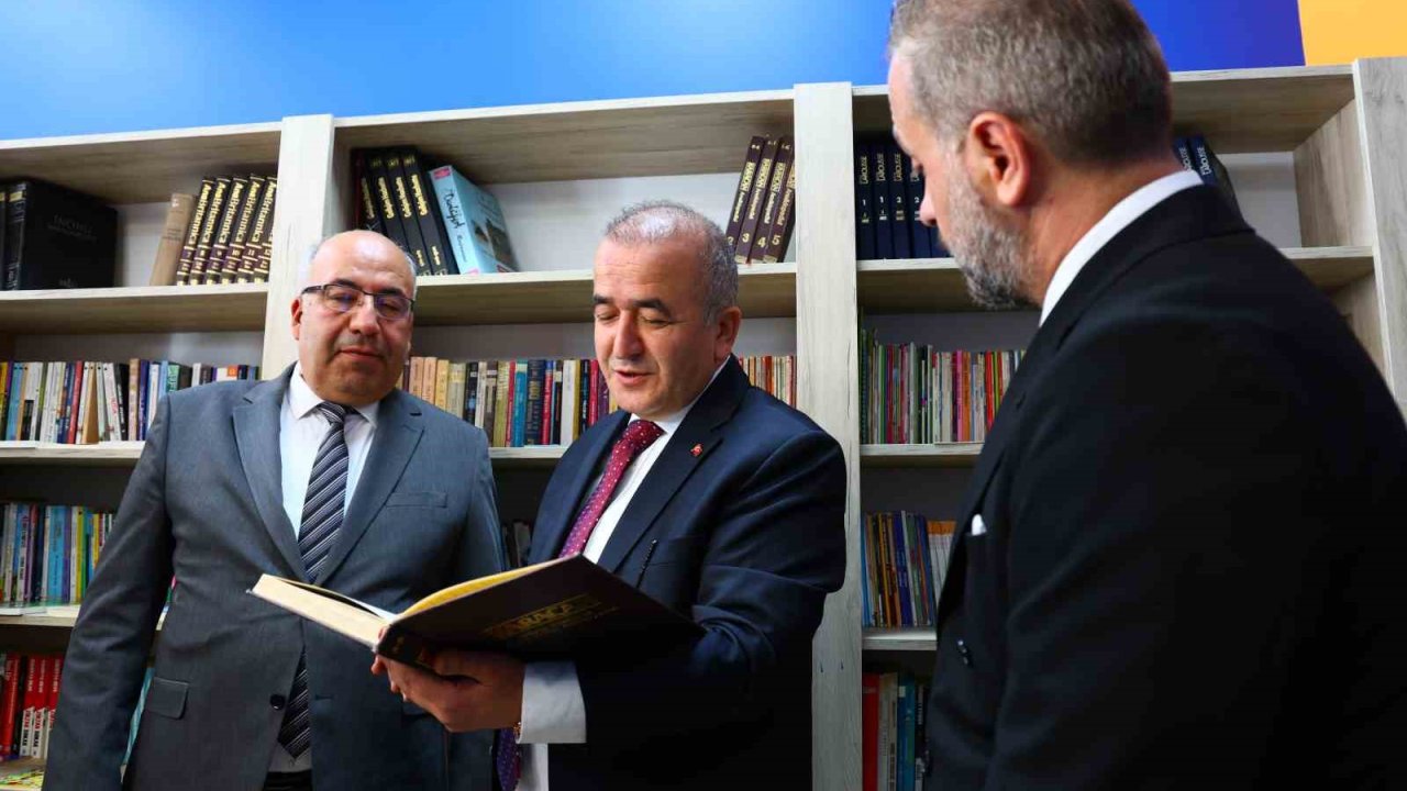 Elazığ Dumlupınar İlkokulu’nda kütüphane açıldı