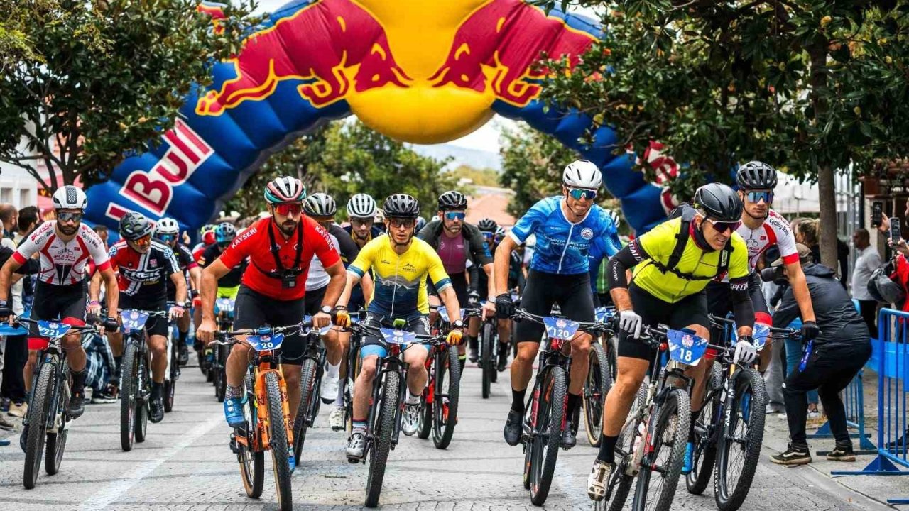 Red Bull Geç Kalma bisiklet tutkunlarını Adalar’da buluşturdu