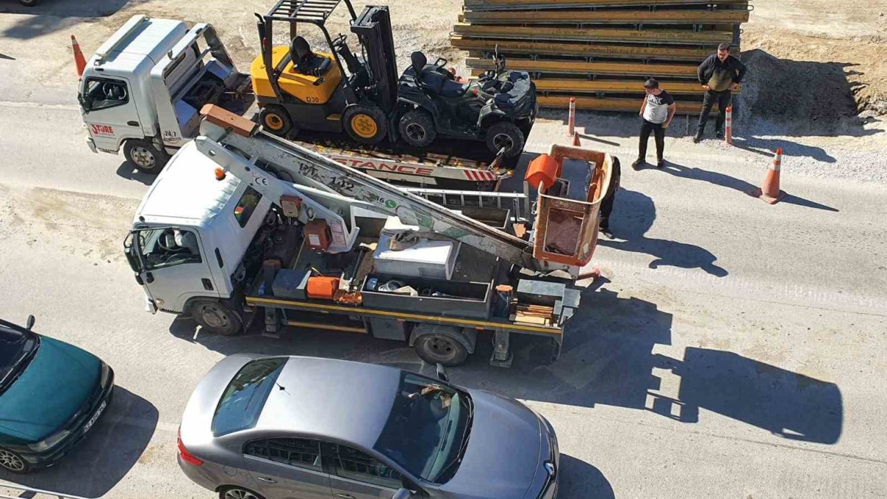 Köprüde arıza yapan tır trafiği felç etti