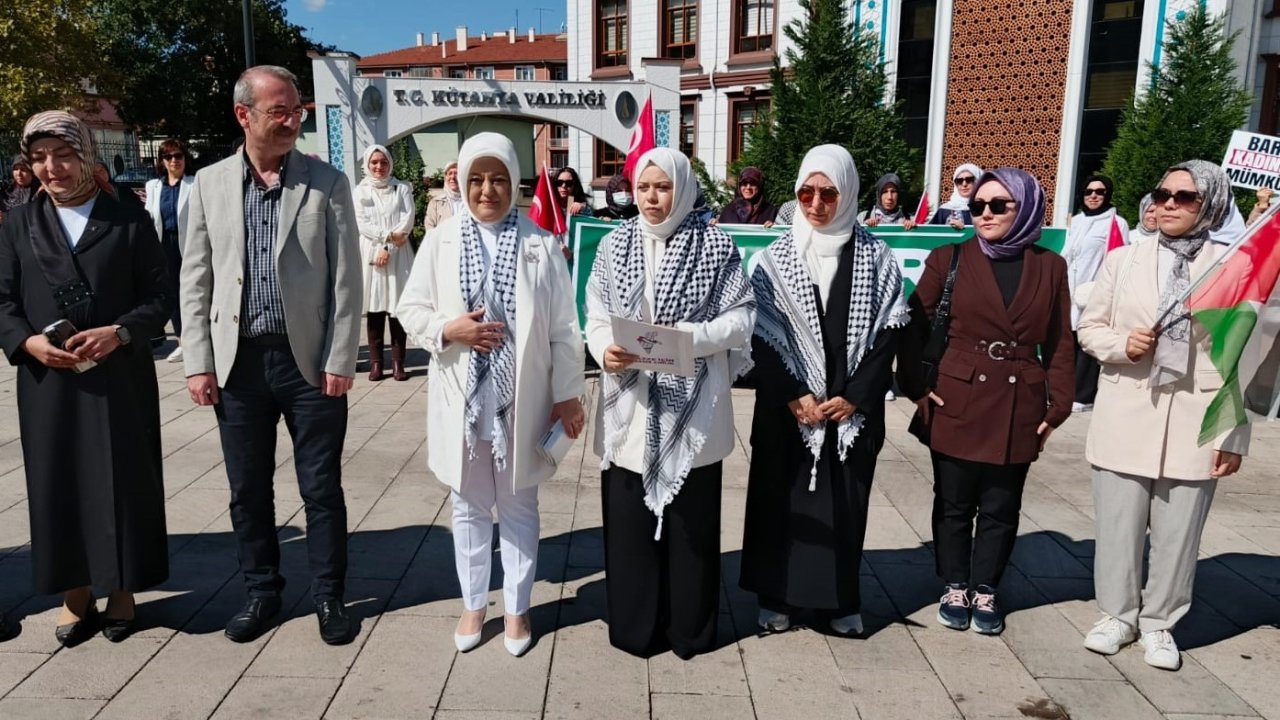 AK Parti Kütahya İl Kadın Kolları Başkanlığı’ndan Gazze için sessiz çığlık zinciri