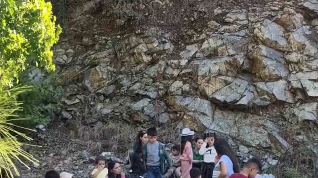 Fethiye’de 43’ü çocuk 65 düzensiz göçmen ve 4 göçmen kaçakçısı yakalandı