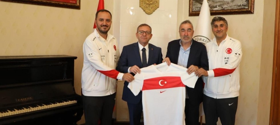 TFF Genç Milli Takımlar Teknik Koordinatörü Samet Aybaba, Kars'ta