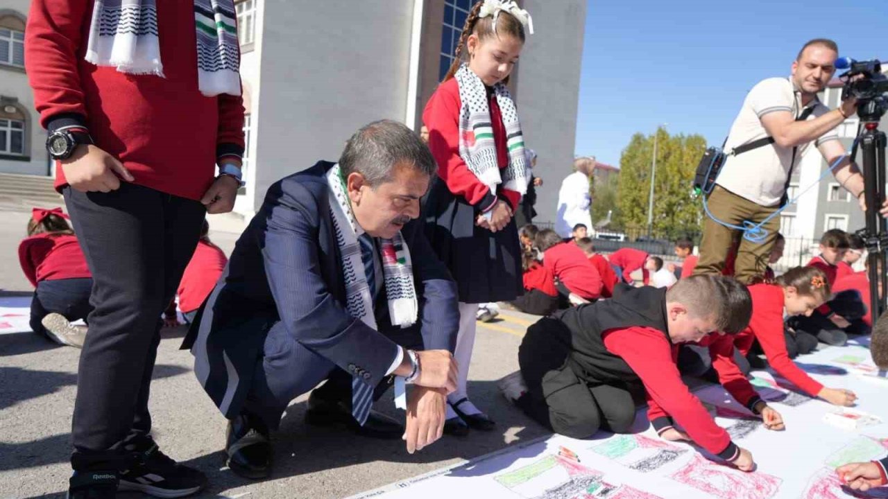 Bakan Tekin: "Bu dünyayı hepimiz için yaşanabilir kılacak bireyler yetiştirmemiz lazım"