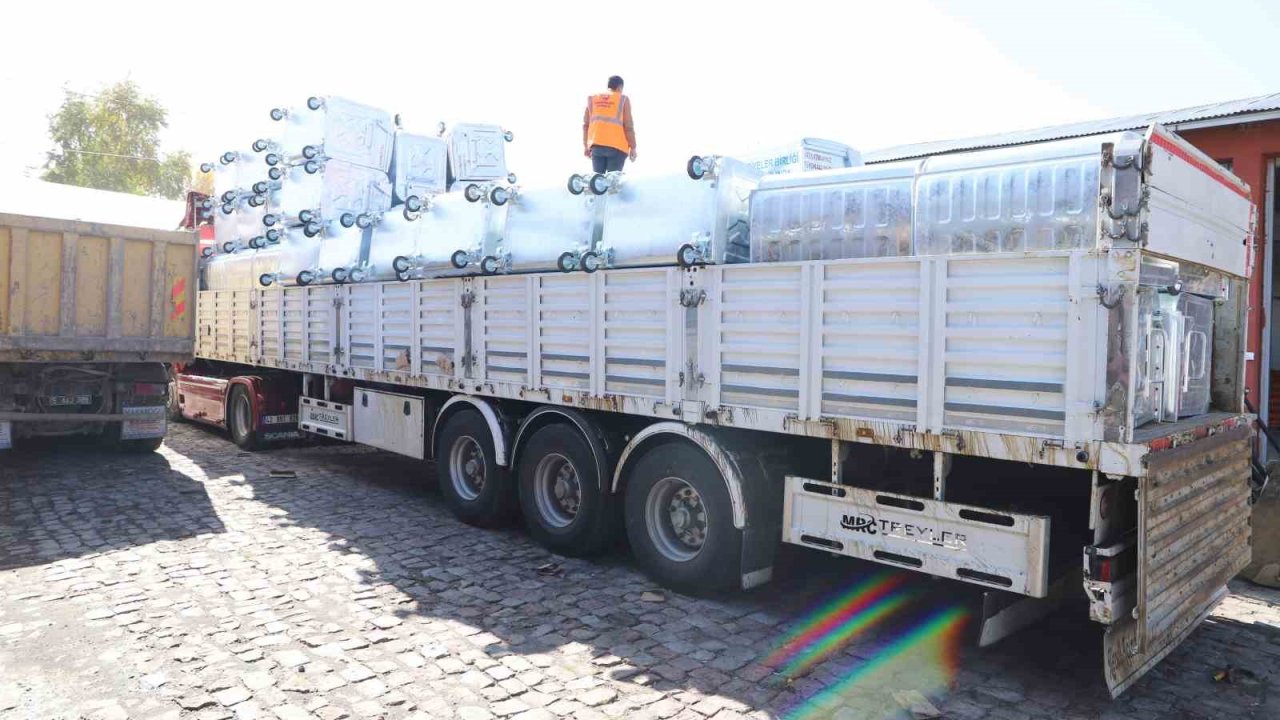 TBB, Ardahan Belediyesine çöp konteynerleri hibe etti