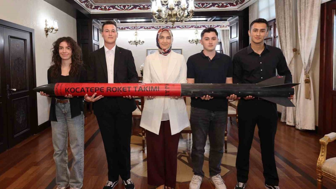 Valiyi ziyarete roketle geldiler