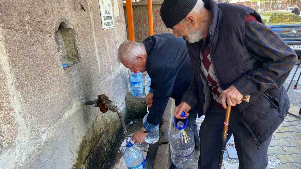 Ankara’da su kuyrukları uzadıkça tepkiler artıyor