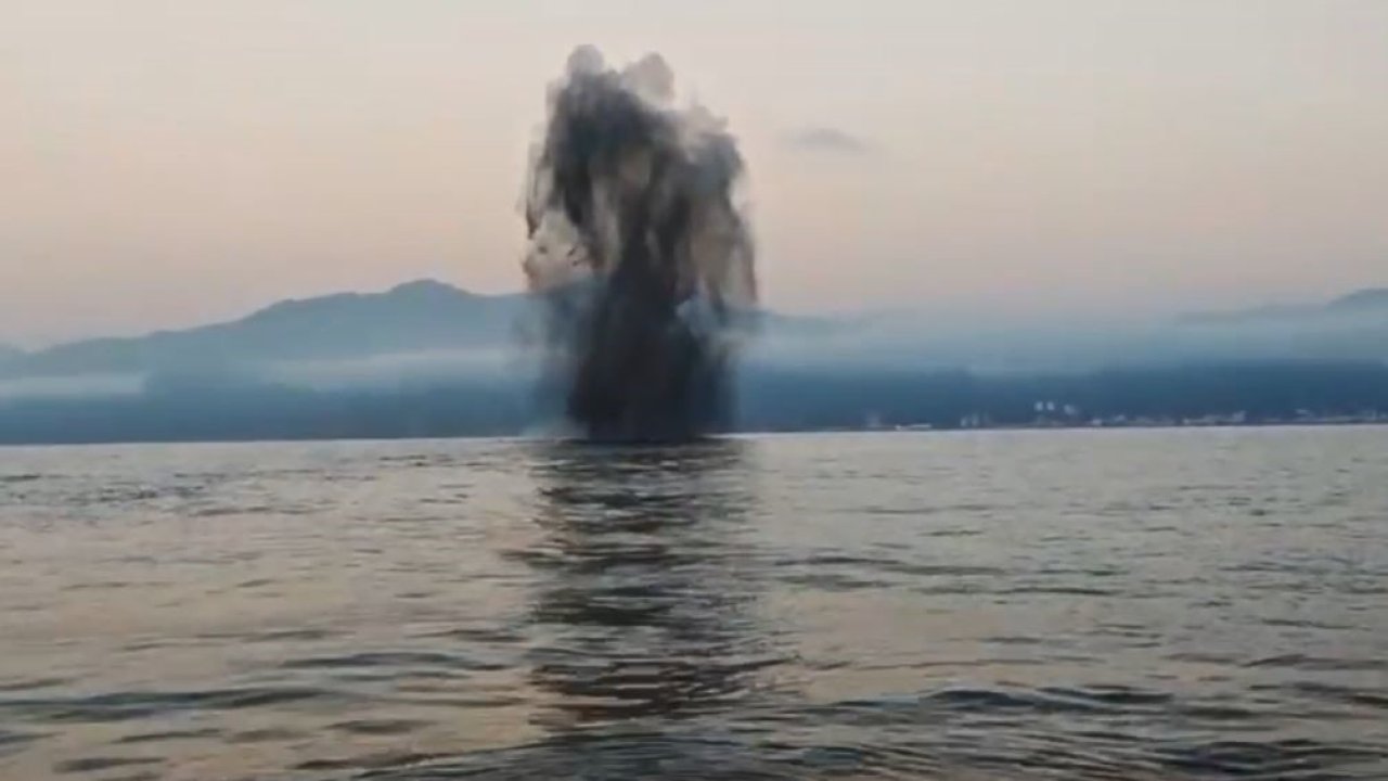 Hopa açıklarındaki insansız deniz aracı parlatılarak imha edildi