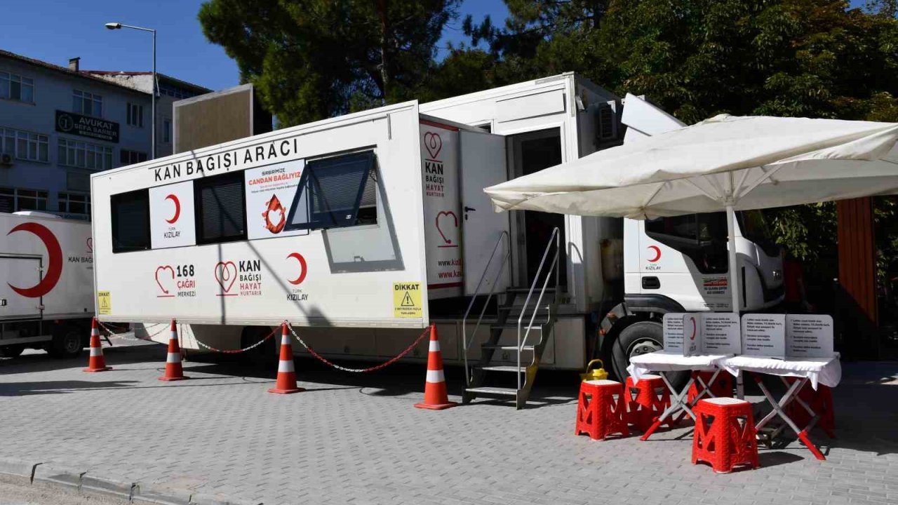 Vezirköprü’de Kızılay’a kan bağışı