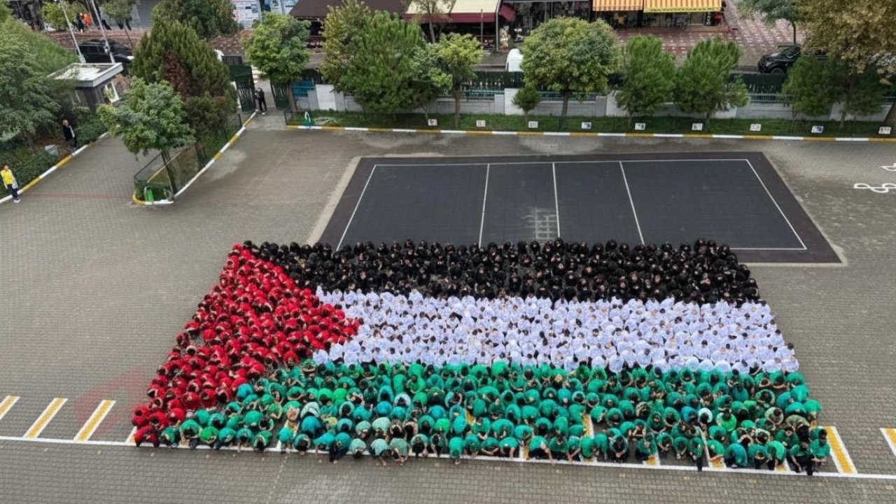 600 öğrenciden Filistin’e dev bayraklı destek