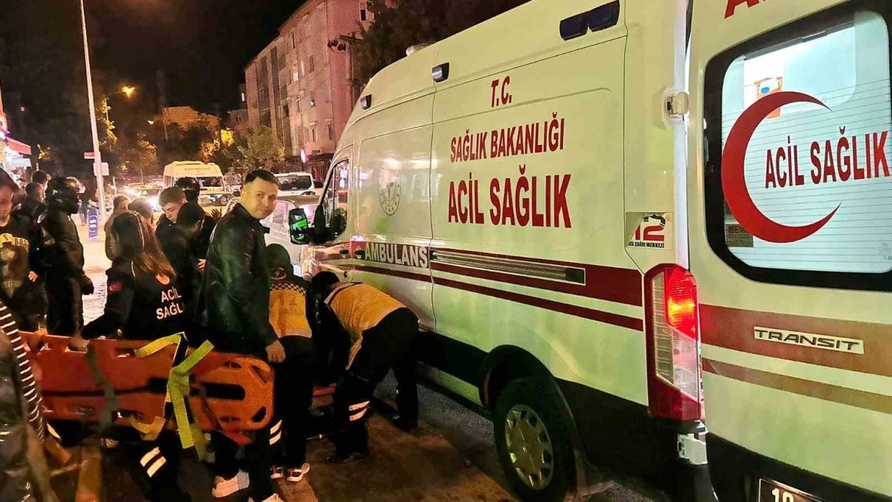 Balıkesir’de motosiklet yayaya çarptı: 2 yaralı
