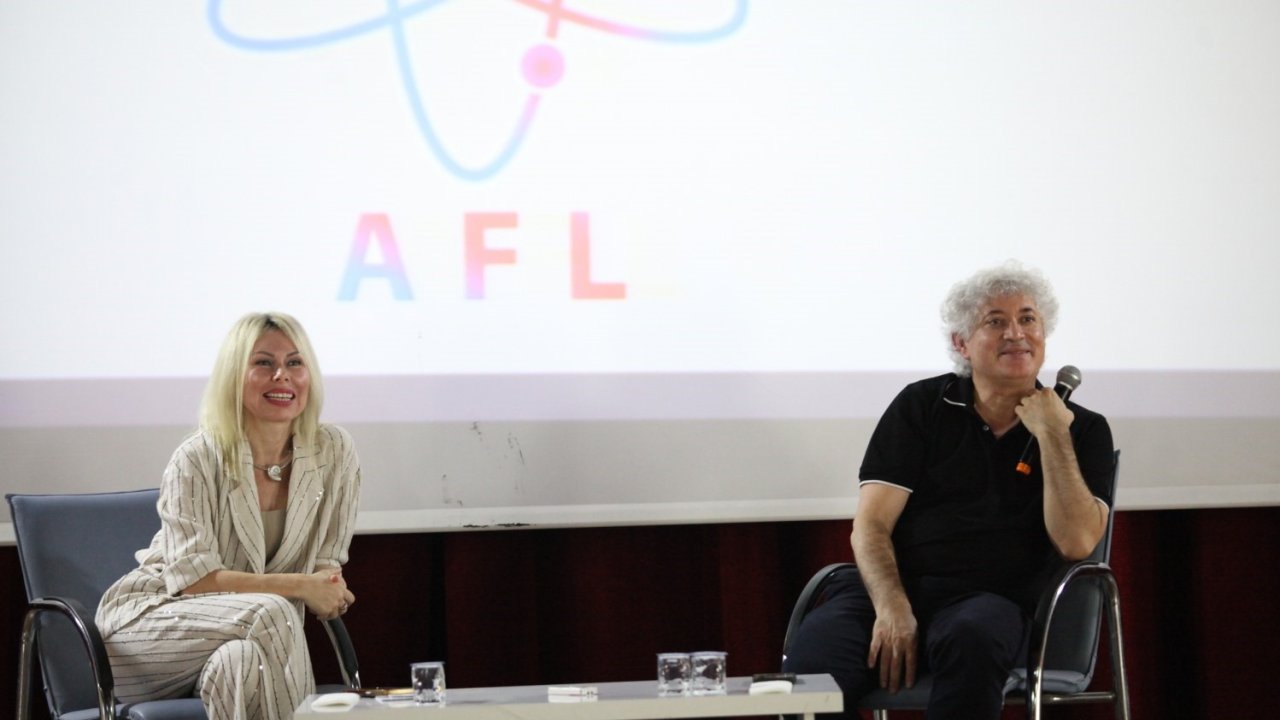 Prof. Dr. Ömer Özkan:" SMA tedavisi patentini bir kişi aldığı için başkası üretemiyor, 2 milyon dolar verilmek zorunda kalınıyor"