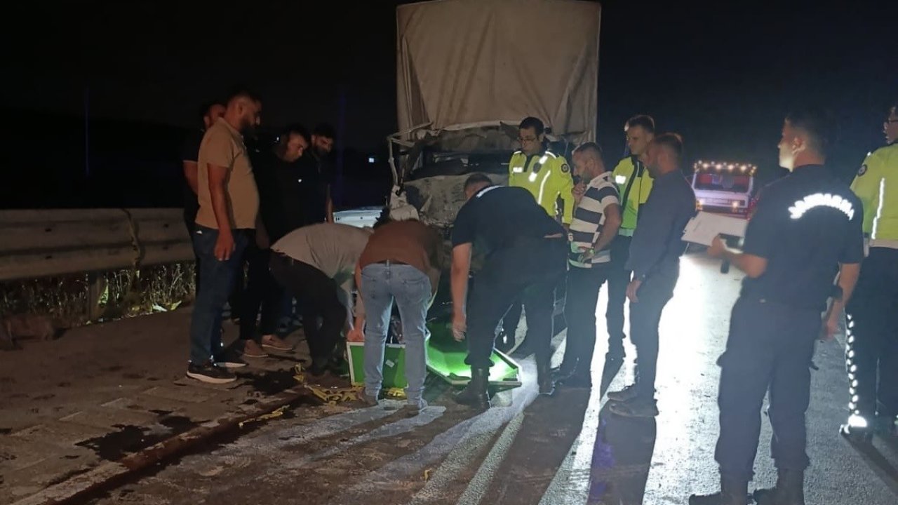 Gaziantep’te kamyonet kamyona arkadan çarptı: 1 ölü, 1 ağır yaralı