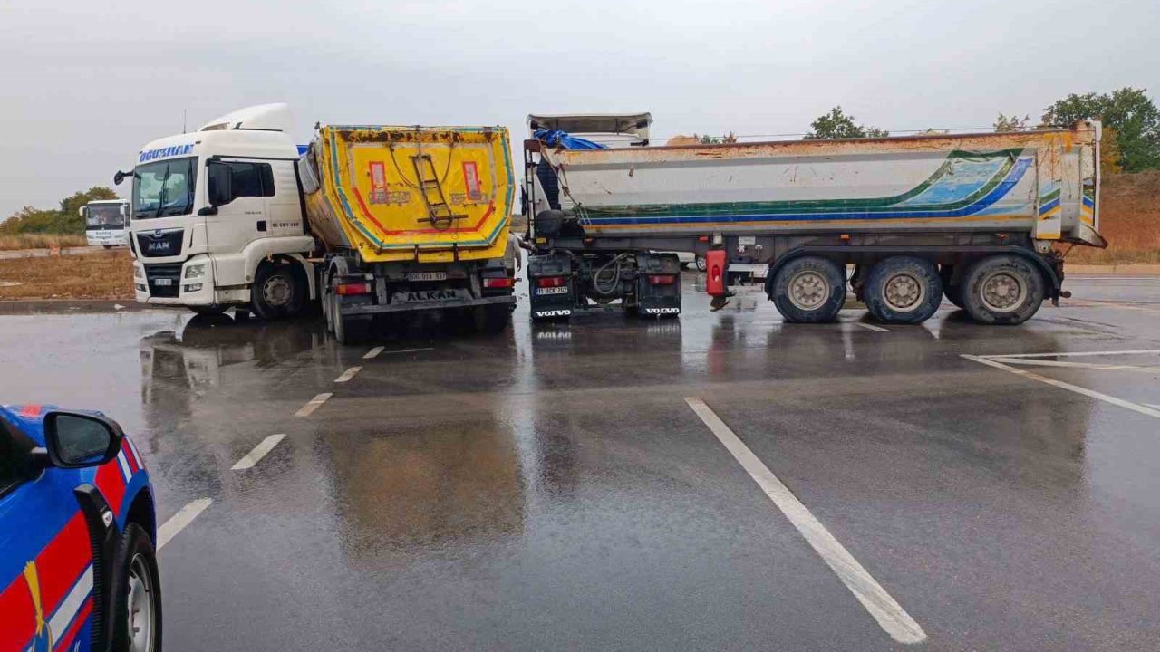 Bilecik’te 2 tır çarpıştı: 1 yaralı