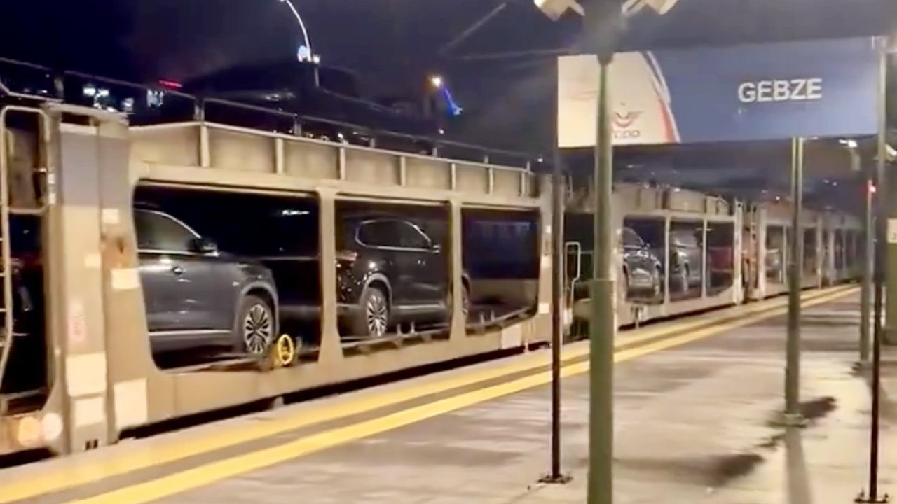 Almanya’dan sipariş edilen Togg otomobilleri trenle Avrupa’ya gidiyor