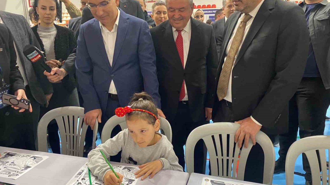 Pursaklar’da 2. Bilim Şenliği öğrencilerin keşfederek öğrenmesini sağlıyor