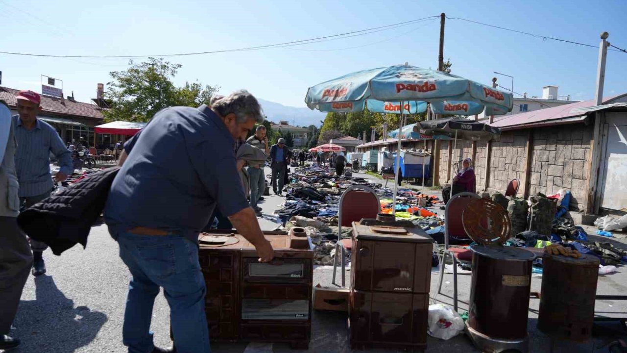 Erzincan’da havalar soğudu, sobalar satışa çıkarıldı