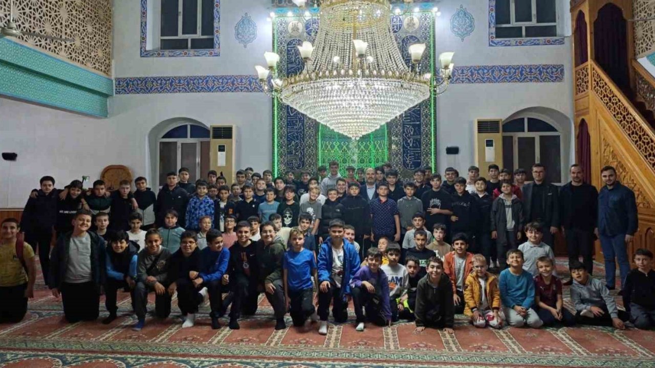 Fatih Camii’nde gençlik buluşması düzenlendi